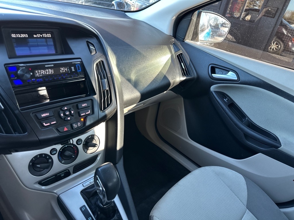 Ford Focus 4dr Sdn SE 2013