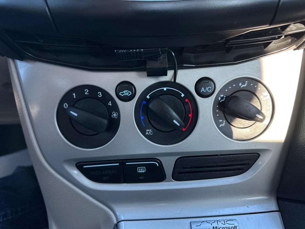 Ford Focus 4dr Sdn SE 2013