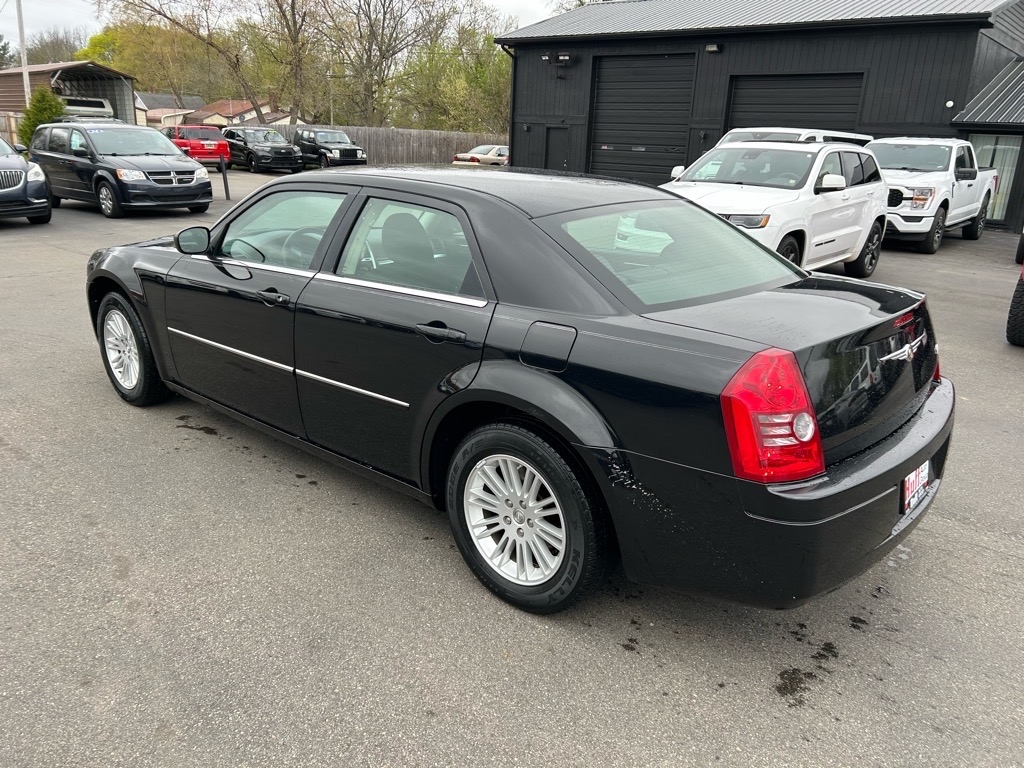 Chrysler 300 4dr Sdn LX RWD *Ltd Avail* 2009 Chrysler 300 4dr Sdn LX RWD *Ltd Avail* 2009