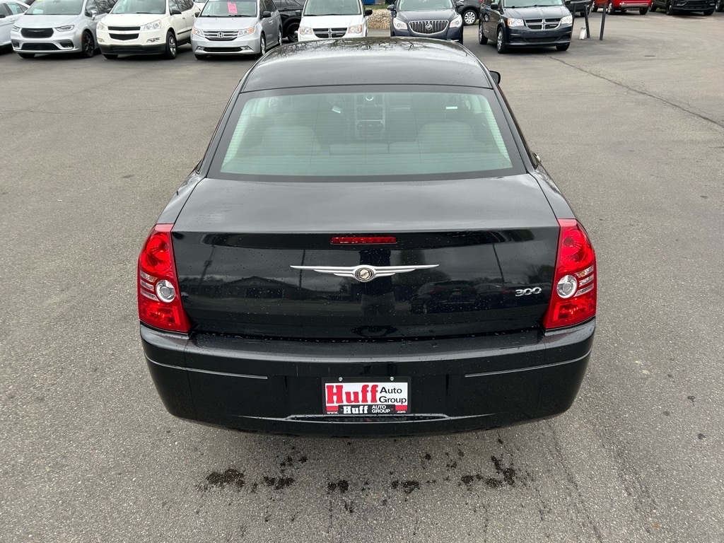 Chrysler 300 4dr Sdn LX RWD *Ltd Avail* 2009 Chrysler 300 4dr Sdn LX RWD *Ltd Avail* 2009