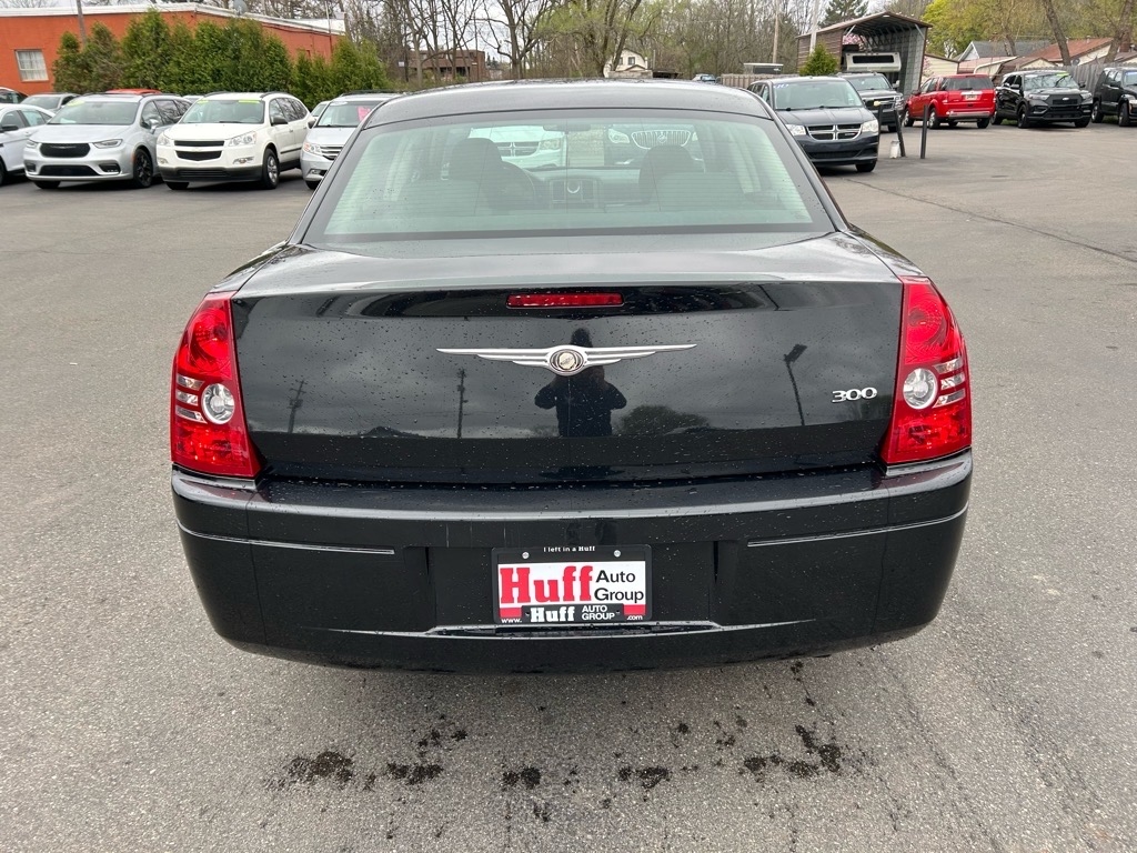 Chrysler 300 4dr Sdn LX RWD *Ltd Avail* 2009 Chrysler 300 4dr Sdn LX RWD *Ltd Avail* 2009