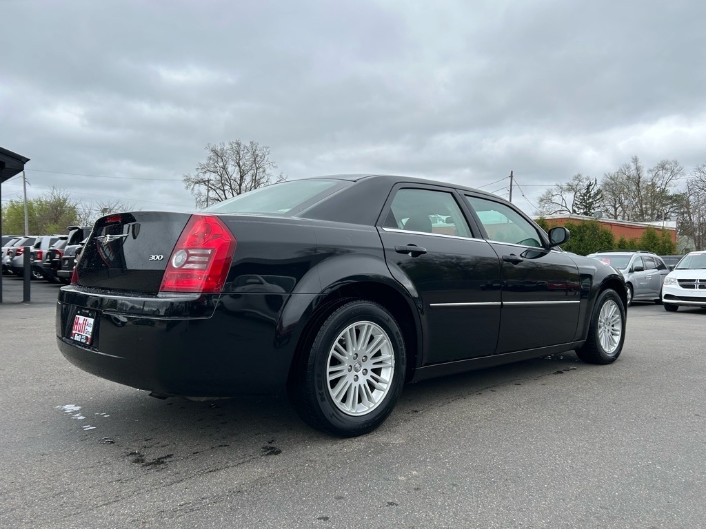 Chrysler 300 4dr Sdn LX RWD *Ltd Avail* 2009 Chrysler 300 4dr Sdn LX RWD *Ltd Avail* 2009