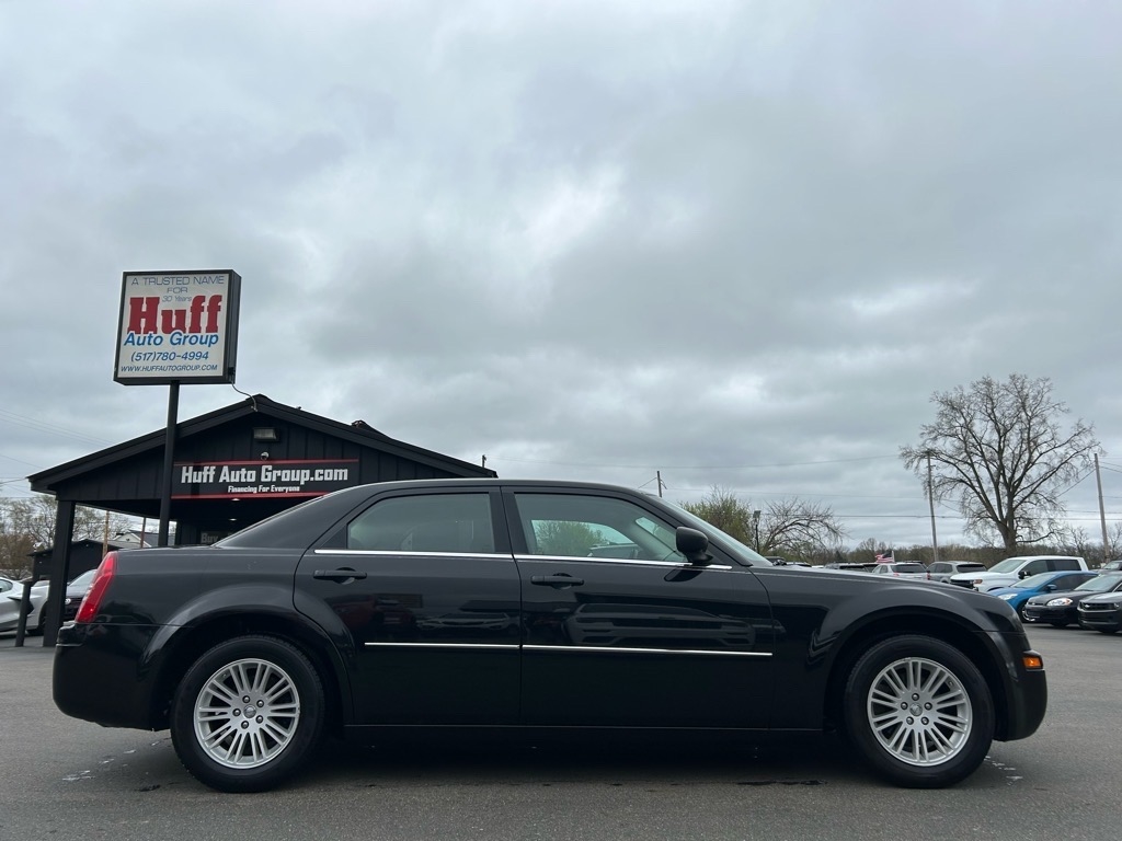 Chrysler 300 4dr Sdn LX RWD *Ltd Avail* 2009 Chrysler 300 4dr Sdn LX RWD *Ltd Avail* 2009