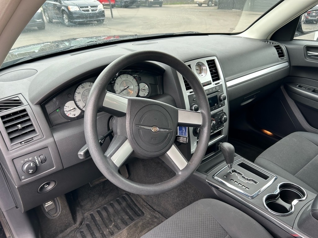 Chrysler 300 4dr Sdn LX RWD *Ltd Avail* 2009 Chrysler 300 4dr Sdn LX RWD *Ltd Avail* 2009