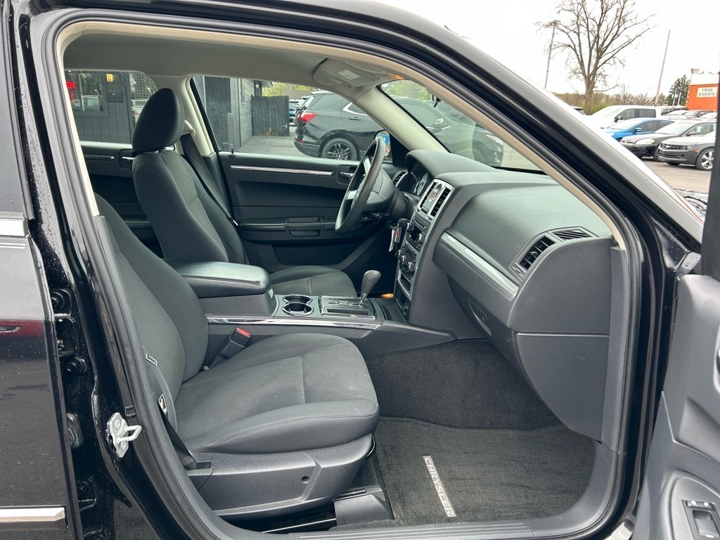 Chrysler 300 4dr Sdn LX RWD *Ltd Avail* 2009 Chrysler 300 4dr Sdn LX RWD *Ltd Avail* 2009