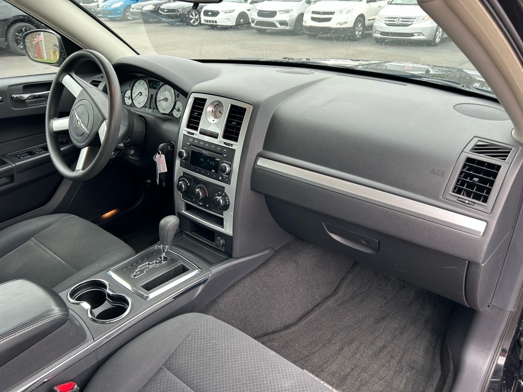 Chrysler 300 4dr Sdn LX RWD *Ltd Avail* 2009 Chrysler 300 4dr Sdn LX RWD *Ltd Avail* 2009