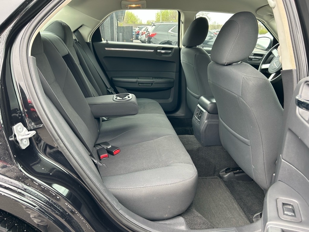 Chrysler 300 4dr Sdn LX RWD *Ltd Avail* 2009 Chrysler 300 4dr Sdn LX RWD *Ltd Avail* 2009