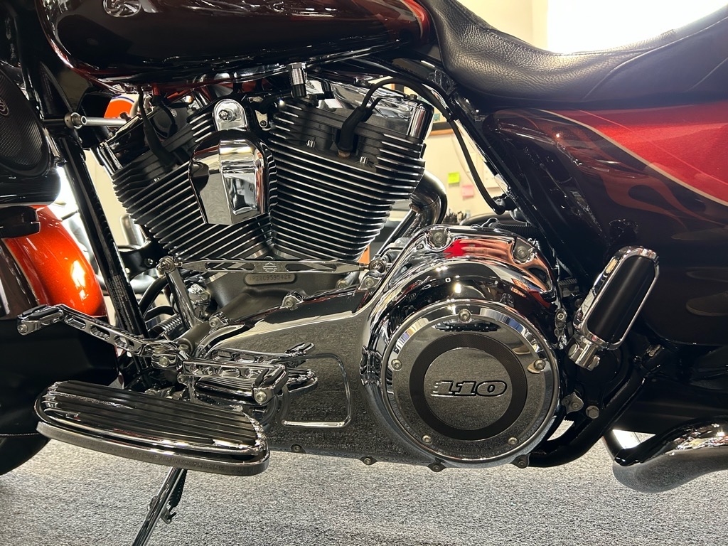 Harley-Davidson FLHX  2012