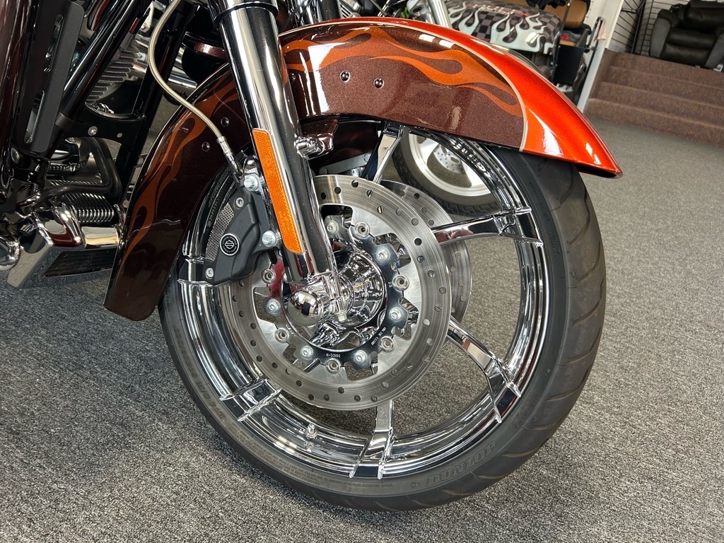 Harley-Davidson FLHX  2012
