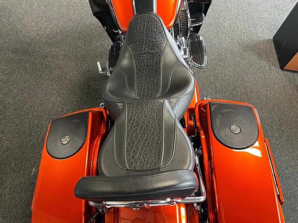 Harley-Davidson FLHX  2012