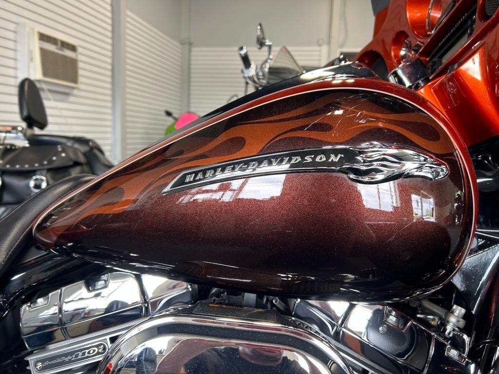 Harley-Davidson FLHX  2012