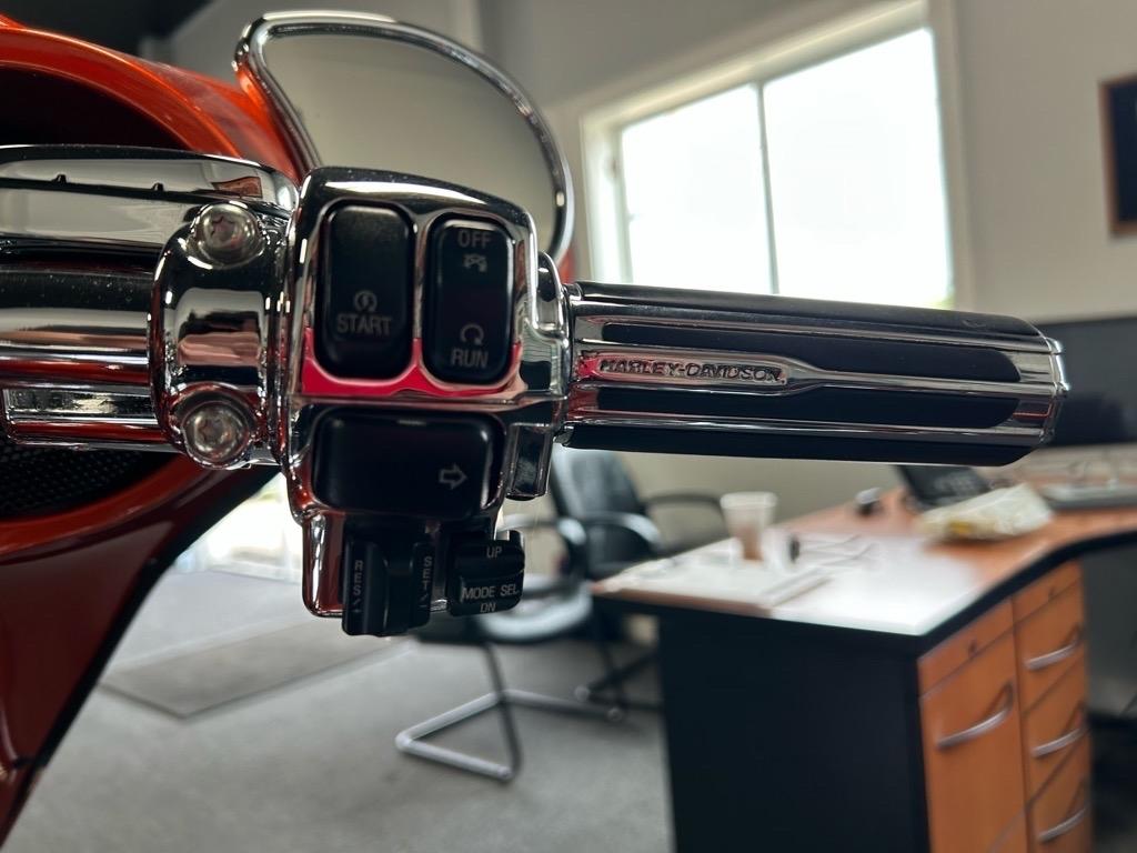 Harley-Davidson FLHX  2012