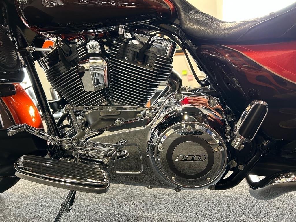 Harley-Davidson FLHX  2012