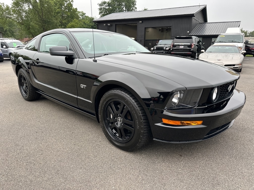 Ford Mustang 2dr Cpe GT Deluxe 2006 Ford Mustang 2dr Cpe GT Deluxe 2006