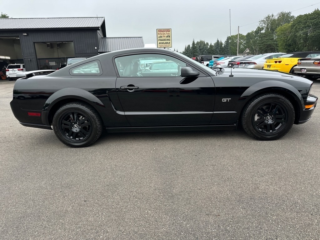 Ford Mustang 2dr Cpe GT Deluxe 2006 Ford Mustang 2dr Cpe GT Deluxe 2006
