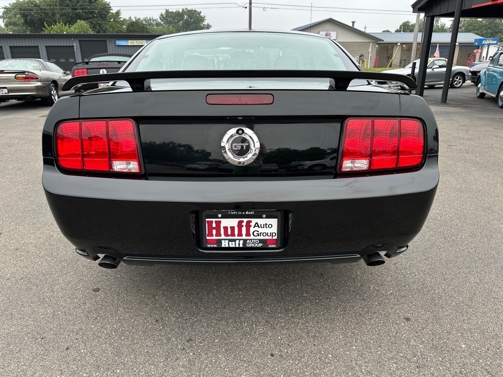 Ford Mustang 2dr Cpe GT Deluxe 2006 Ford Mustang 2dr Cpe GT Deluxe 2006