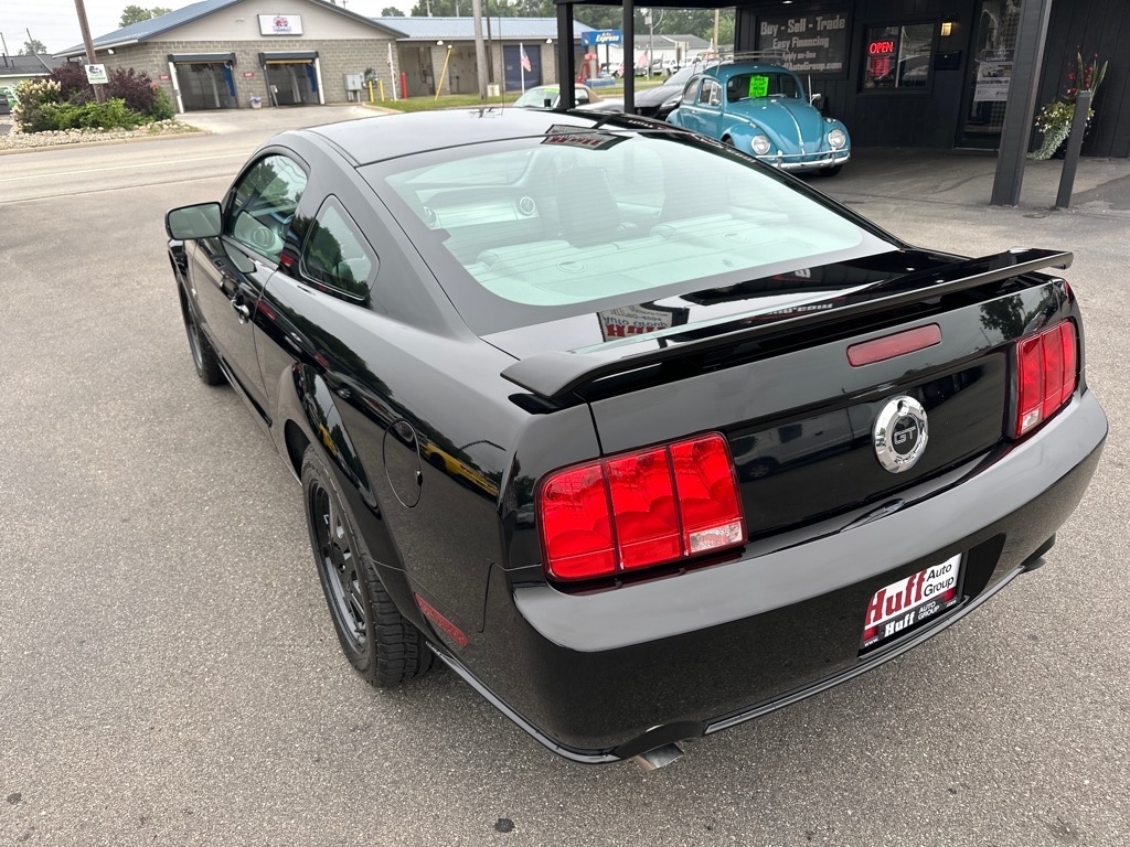 Ford Mustang 2dr Cpe GT Deluxe 2006 Ford Mustang 2dr Cpe GT Deluxe 2006