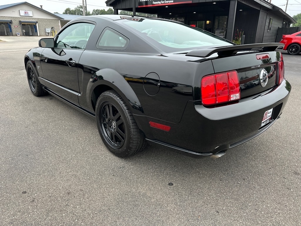Ford Mustang 2dr Cpe GT Deluxe 2006 Ford Mustang 2dr Cpe GT Deluxe 2006