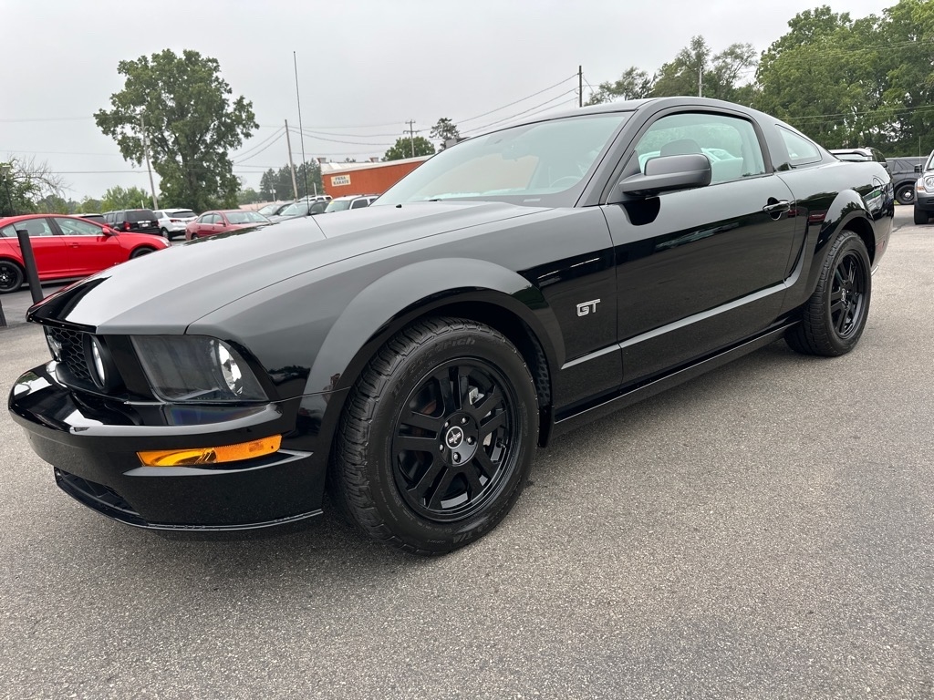 Ford Mustang 2dr Cpe GT Deluxe 2006 Ford Mustang 2dr Cpe GT Deluxe 2006
