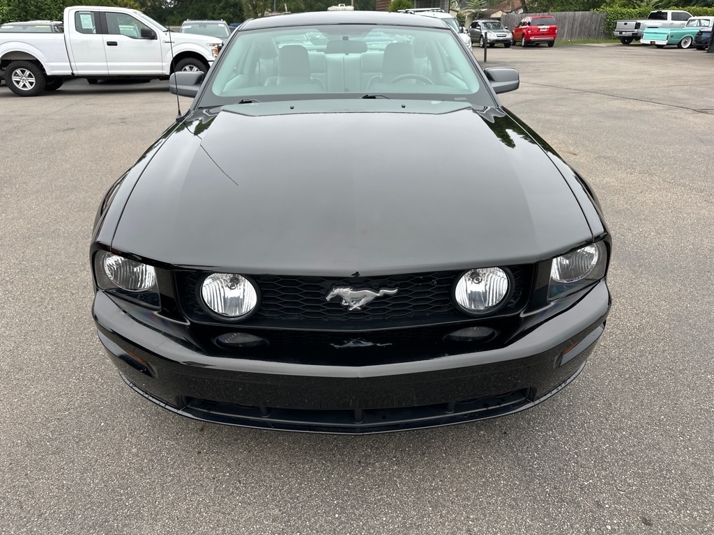 Ford Mustang 2dr Cpe GT Deluxe 2006 Ford Mustang 2dr Cpe GT Deluxe 2006