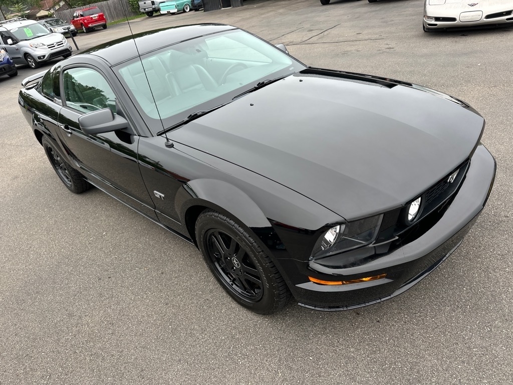 Ford Mustang 2dr Cpe GT Deluxe 2006 Ford Mustang 2dr Cpe GT Deluxe 2006