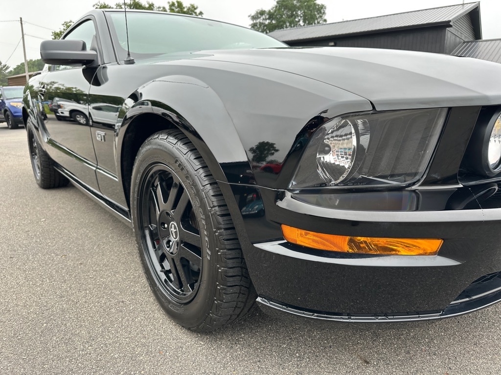 Ford Mustang 2dr Cpe GT Deluxe 2006 Ford Mustang 2dr Cpe GT Deluxe 2006