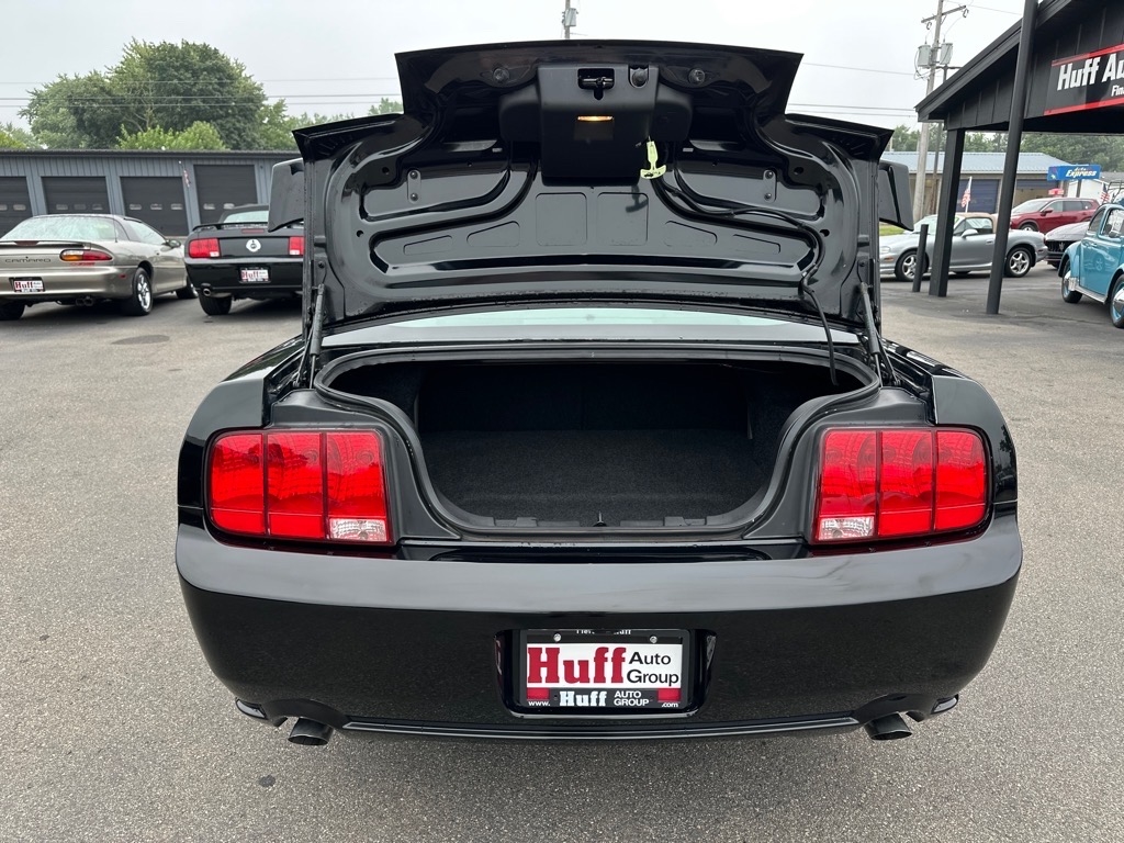 Ford Mustang 2dr Cpe GT Deluxe 2006 Ford Mustang 2dr Cpe GT Deluxe 2006