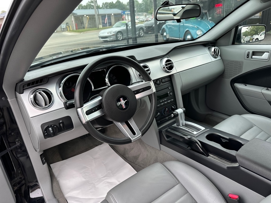 Ford Mustang 2dr Cpe GT Deluxe 2006