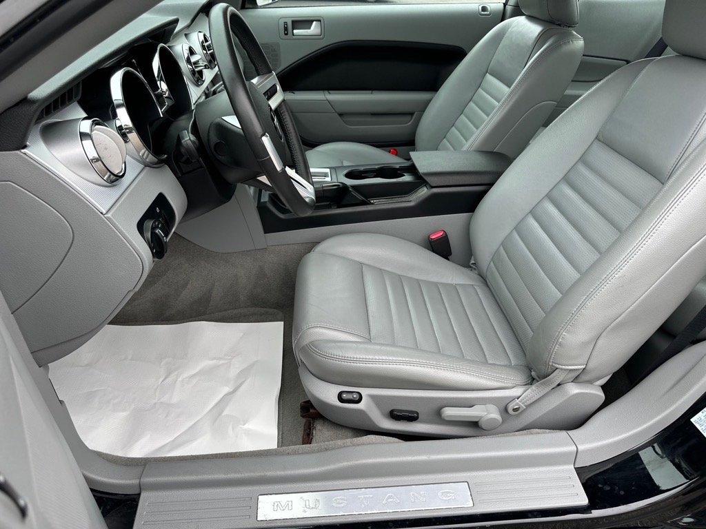 Ford Mustang 2dr Cpe GT Deluxe 2006
