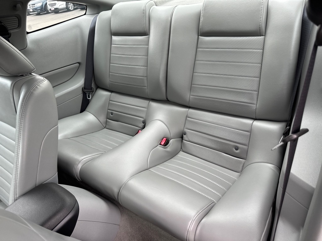 Ford Mustang 2dr Cpe GT Deluxe 2006