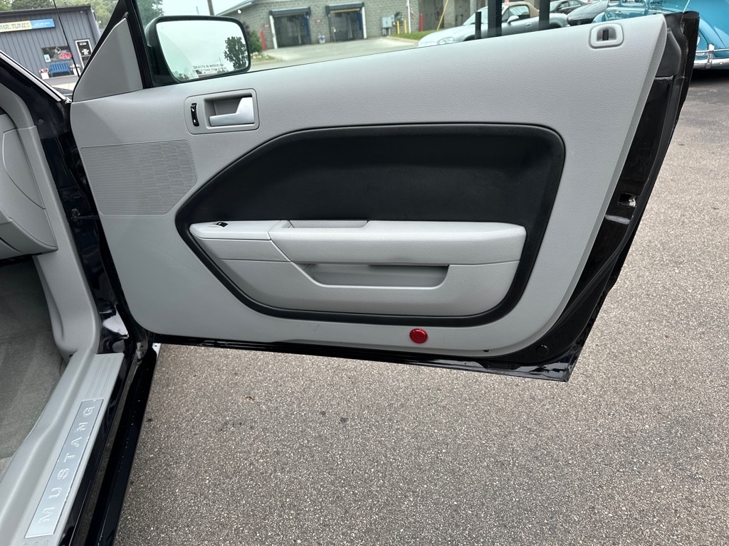 Ford Mustang 2dr Cpe GT Deluxe 2006