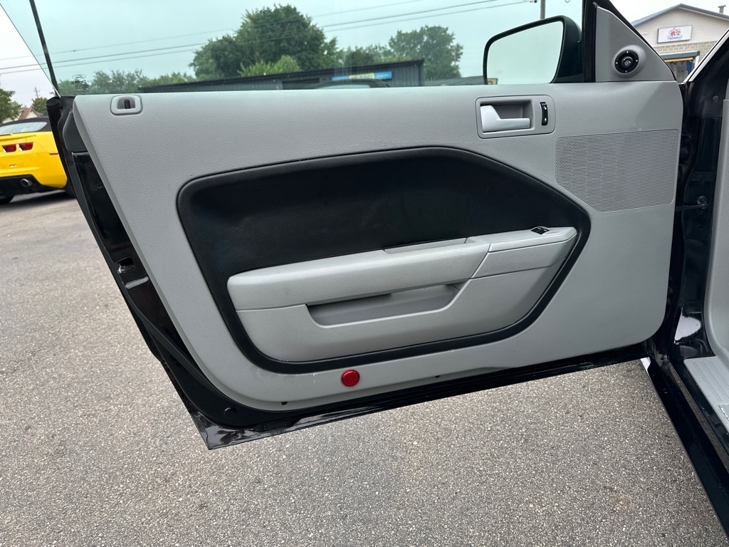 Ford Mustang 2dr Cpe GT Deluxe 2006