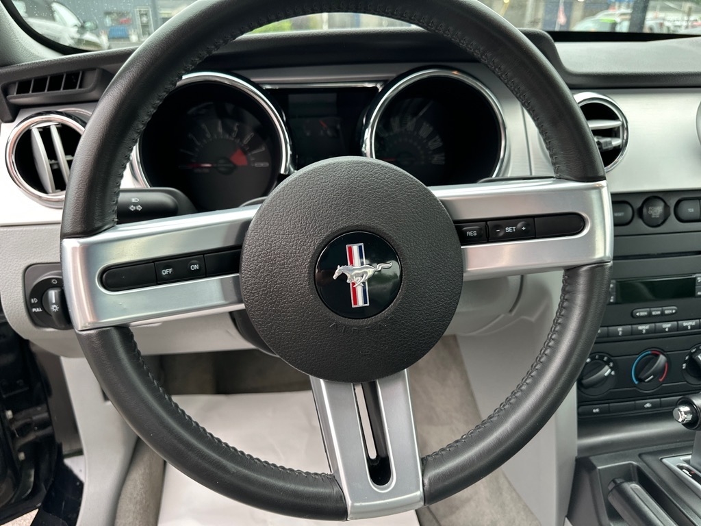 Ford Mustang 2dr Cpe GT Deluxe 2006