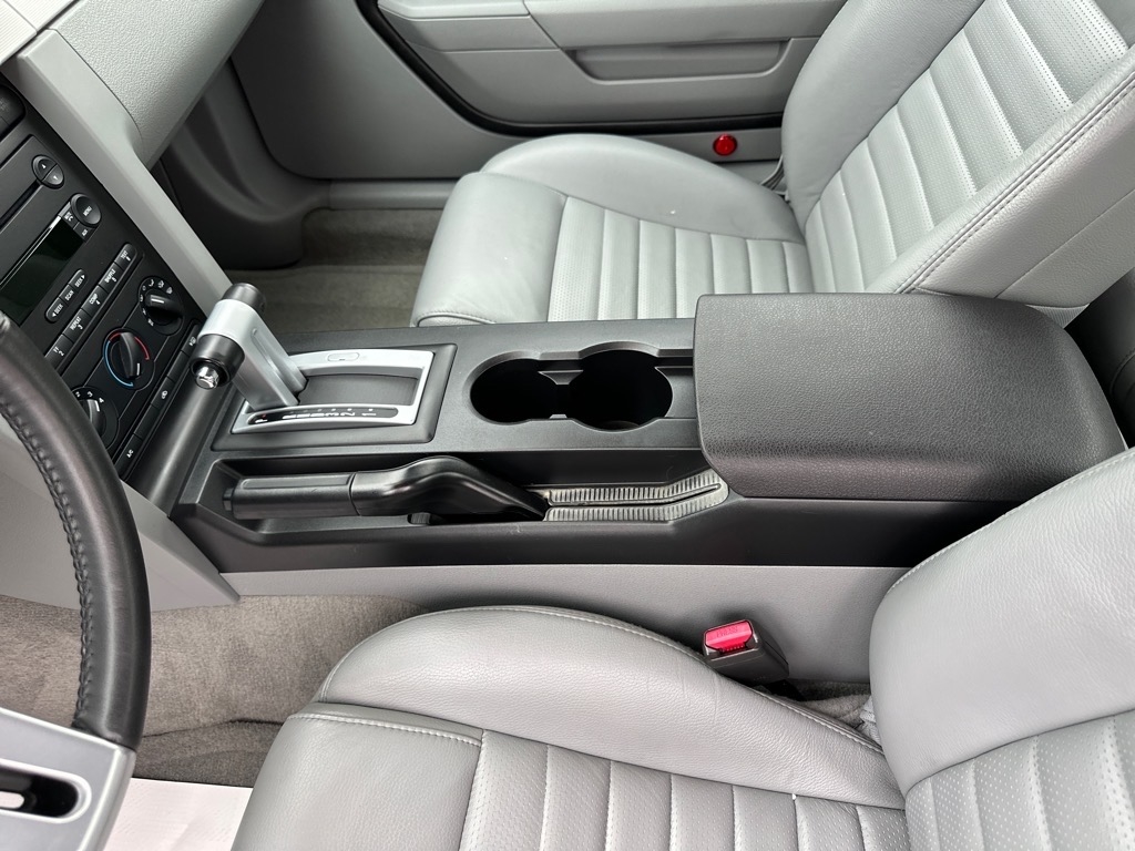 Ford Mustang 2dr Cpe GT Deluxe 2006