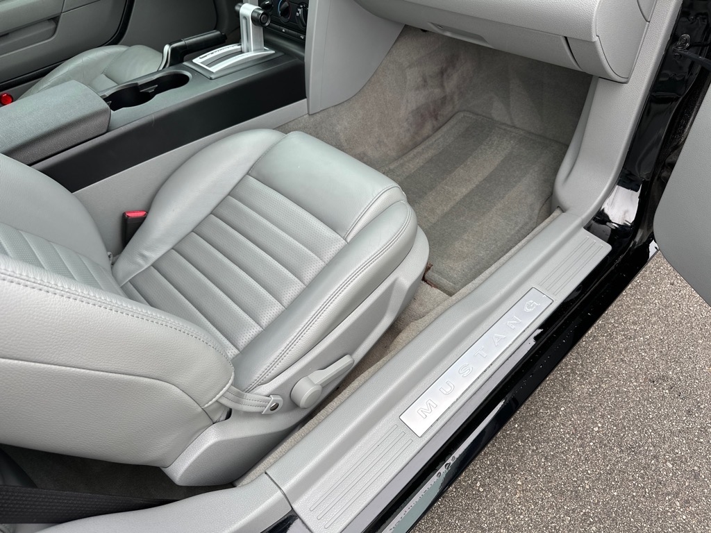 Ford Mustang 2dr Cpe GT Deluxe 2006