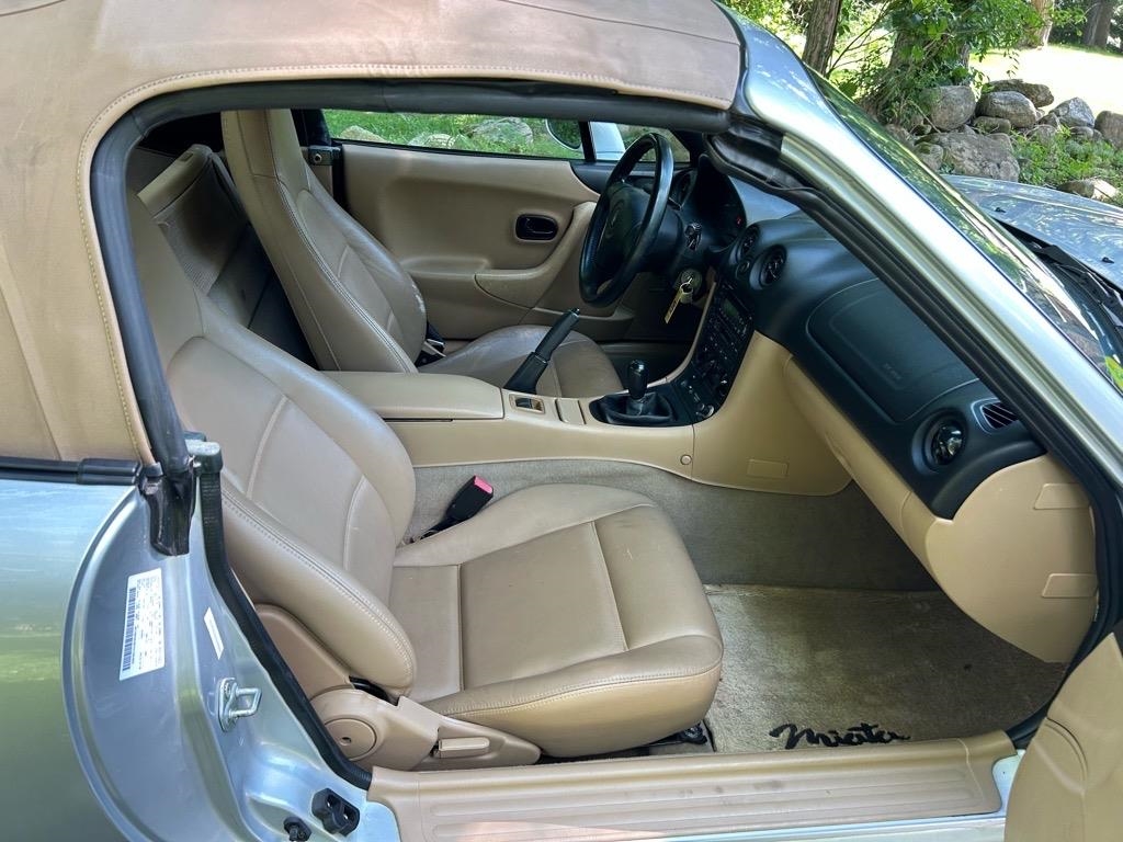 Mazda MX-5 Miata 2dr Conv SE Special Edition 2000 Mazda MX-5 Miata 2dr Conv SE Special Edition 2000