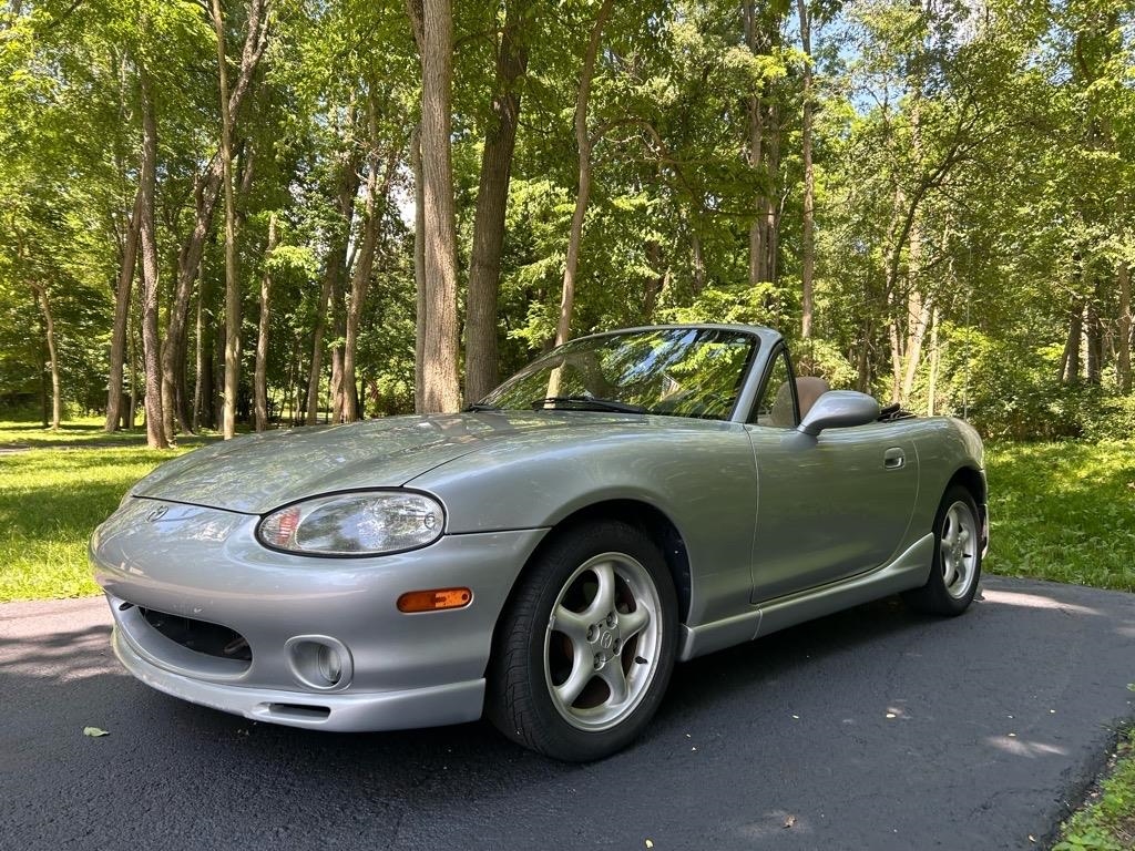 Mazda MX-5 Miata 2dr Convertible Base Manual 2000