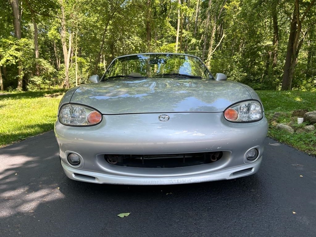 Mazda MX-5 Miata 2dr Convertible Base Manual 2000