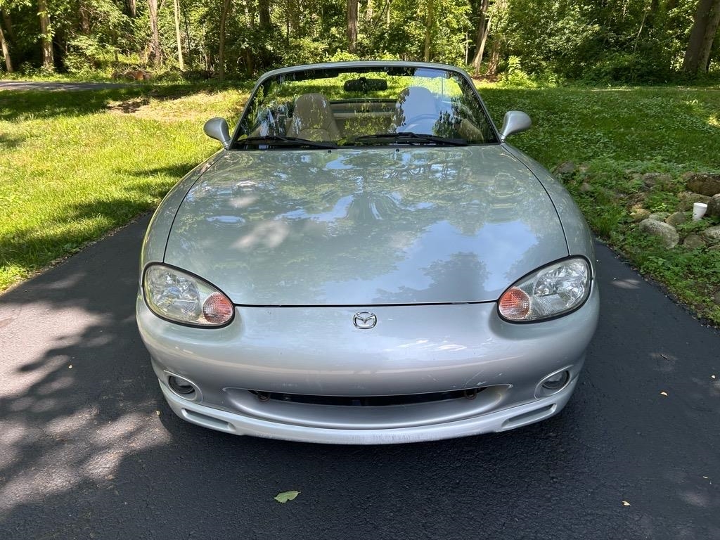 Mazda MX-5 Miata 2dr Convertible Base Manual 2000