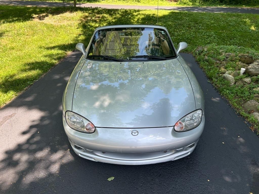 Mazda MX-5 Miata 2dr Convertible Base Manual 2000