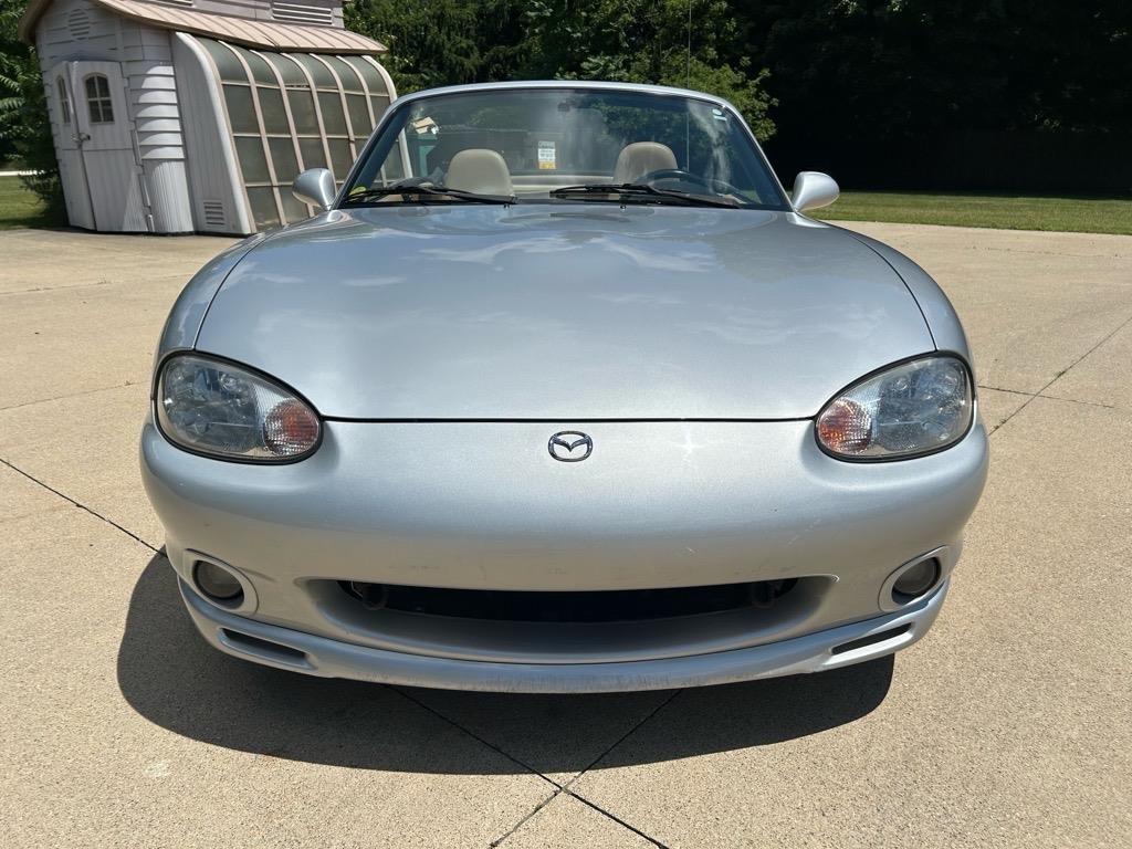 Mazda MX-5 Miata 2dr Convertible Base Manual 2000