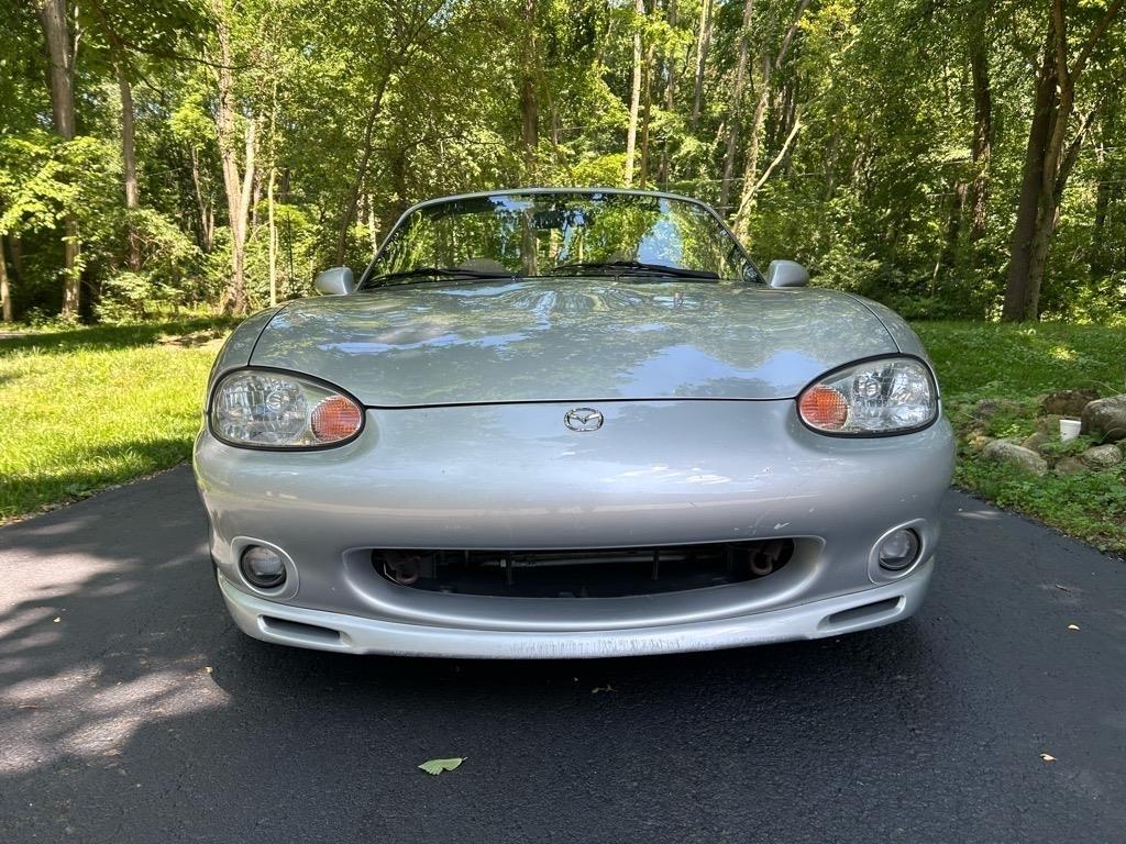 Mazda MX-5 Miata 2dr Convertible Base Manual 2000