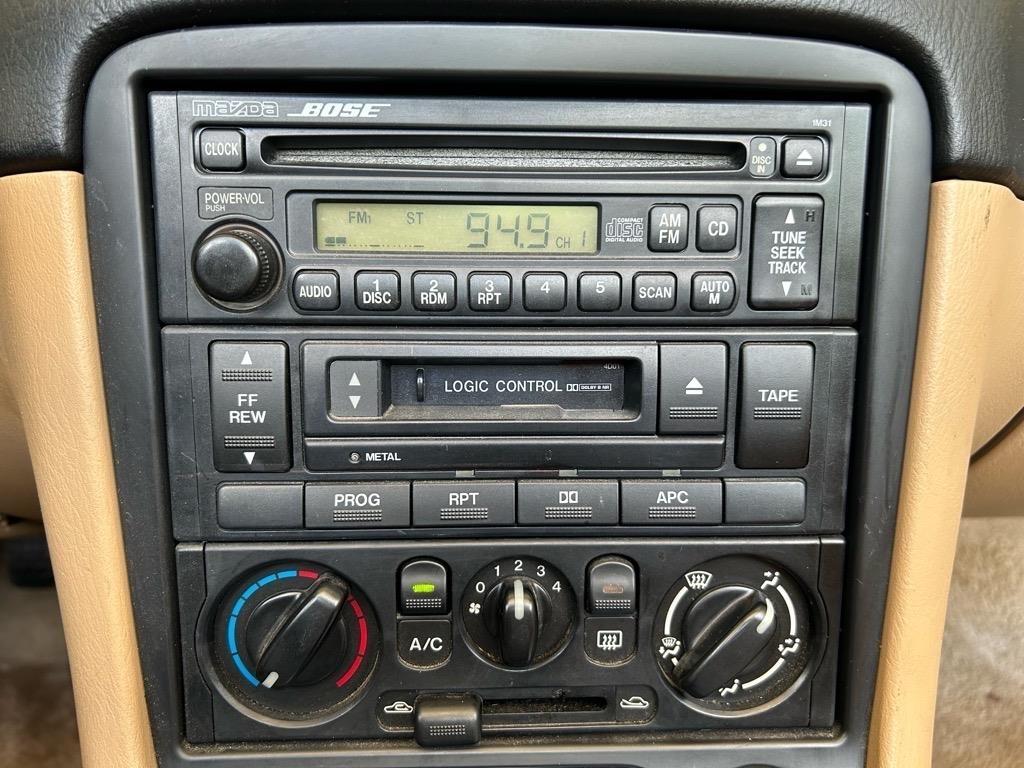 Mazda MX-5 Miata 2dr Convertible Base Manual 2000