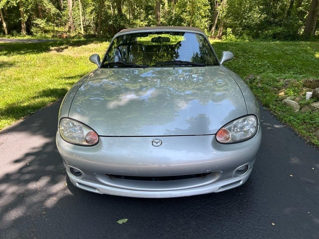 Mazda MX-5 Miata 2dr Convertible Base Manual 2000