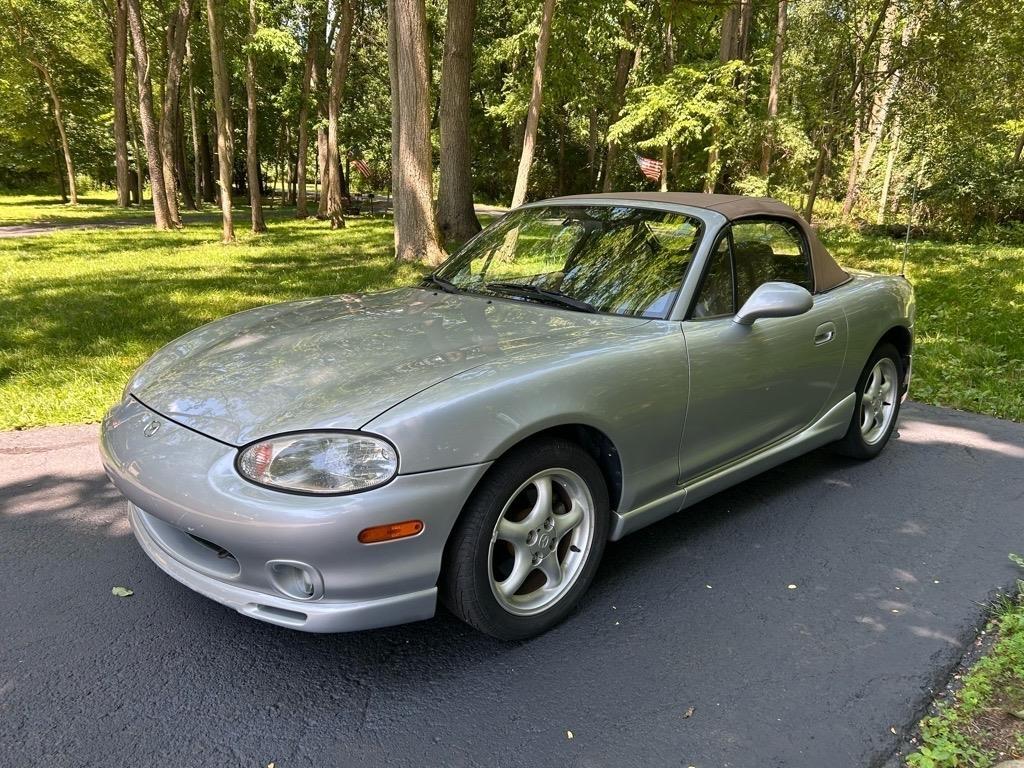 Mazda MX-5 Miata 2dr Convertible Base Manual 2000