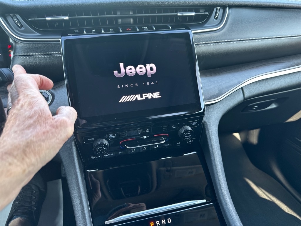 Jeep Grand Cherokee L Limited 4x4 2022 Jeep Grand Cherokee L Limited 4x4 2022