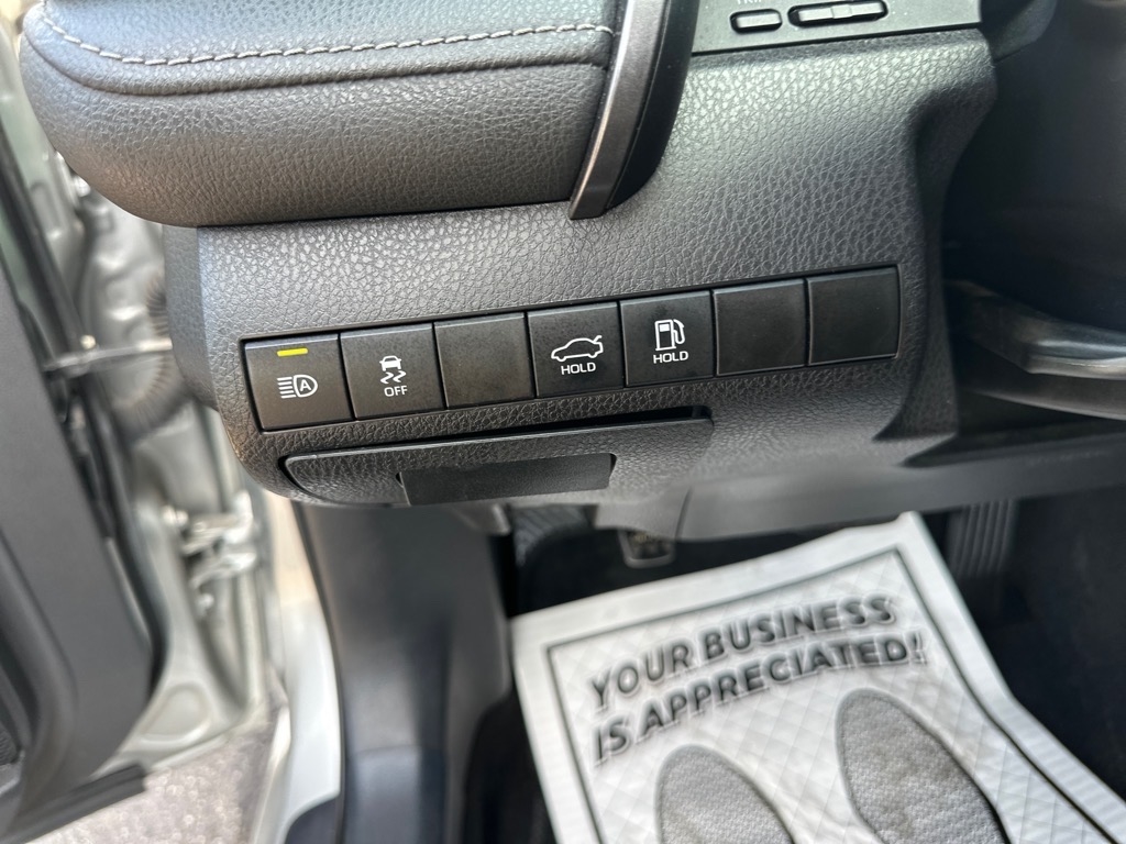 Toyota Camry SE Auto (Natl) 2021