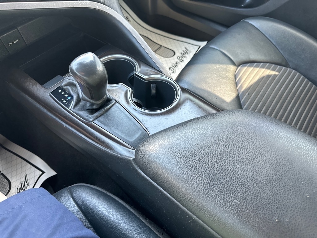 Toyota Camry SE Auto (Natl) 2021