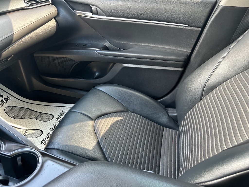 Toyota Camry SE Auto (Natl) 2021