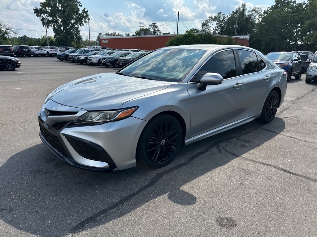 Toyota Camry SE Auto (Natl) 2021